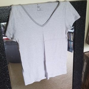 V-neck Striped tee